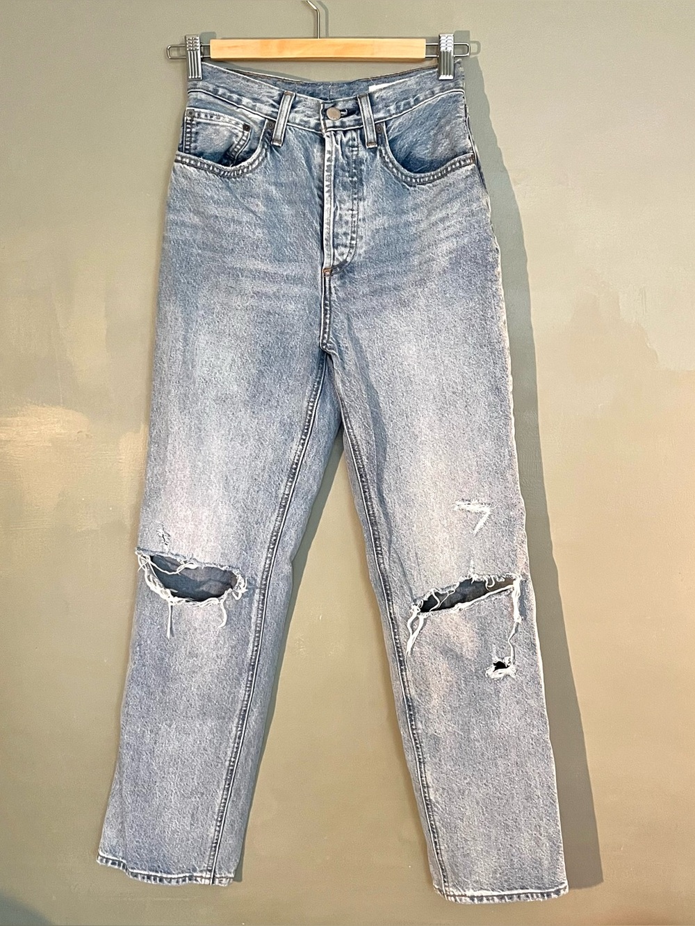 Aritzia The 90s High Rise. Straight Leg Distressed Blue Jeans